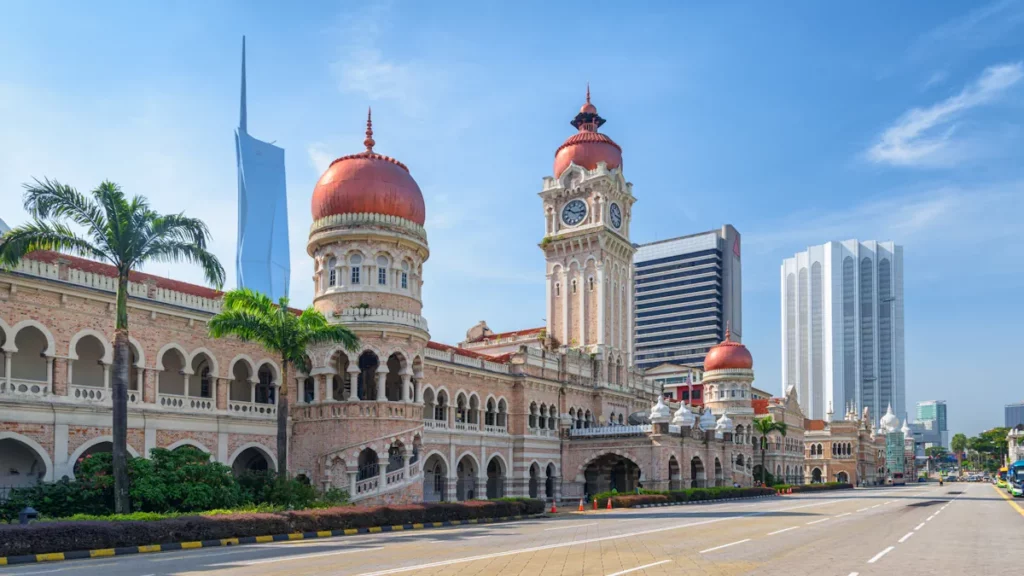 Panoramic view of the Sultan Abdul Samad Building and Jalan Raja in Kuala Lumpur, Malaysia, showcasing the city’s iconic urban landscape.